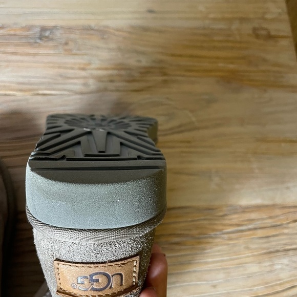 UGG Classic Short II - Picture 6 of 8